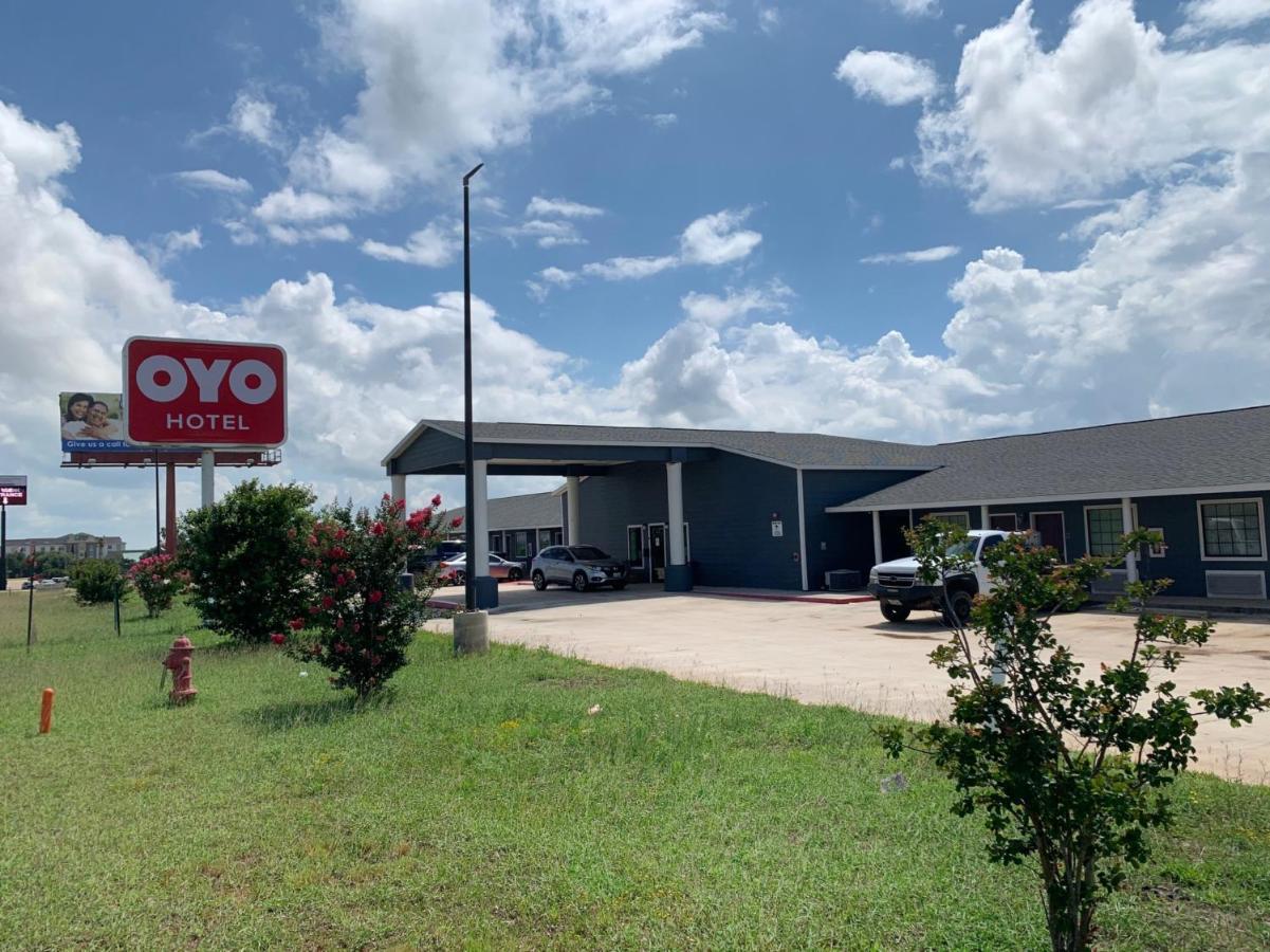Oyo Hotel Pearsall I-35 West Exterior foto