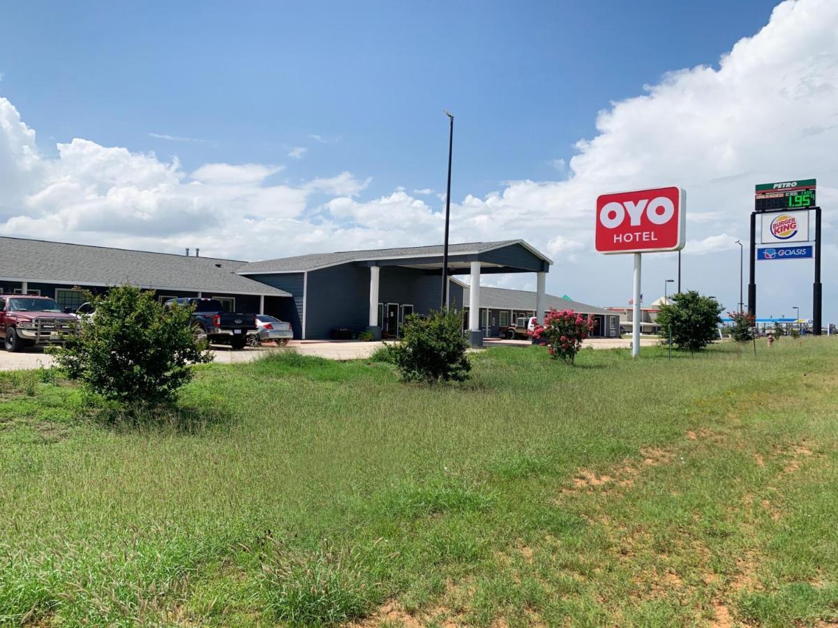 Oyo Hotel Pearsall I-35 West Exterior foto
