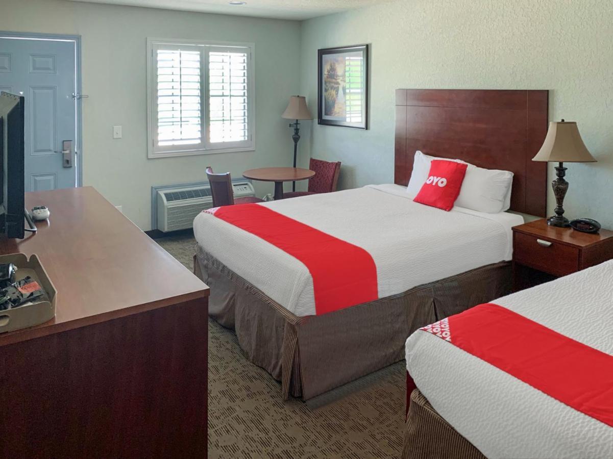 Oyo Hotel Pearsall I-35 West Exterior foto