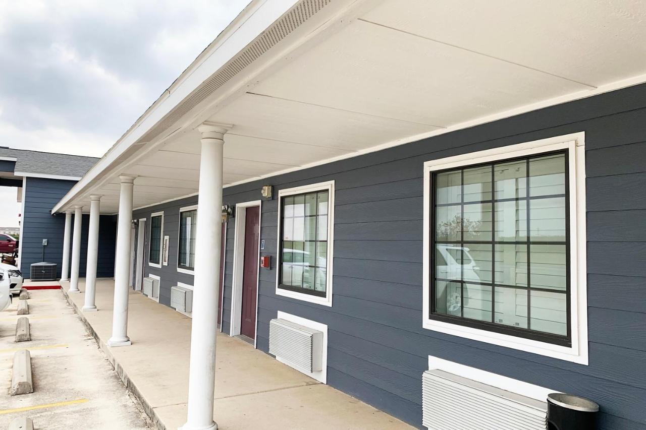 Oyo Hotel Pearsall I-35 West Exterior foto