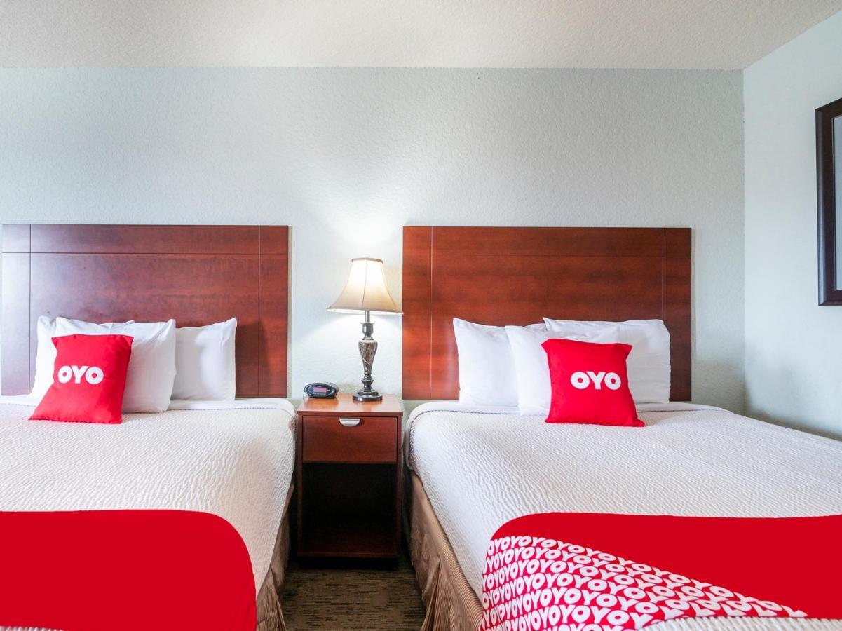 Oyo Hotel Pearsall I-35 West Exterior foto