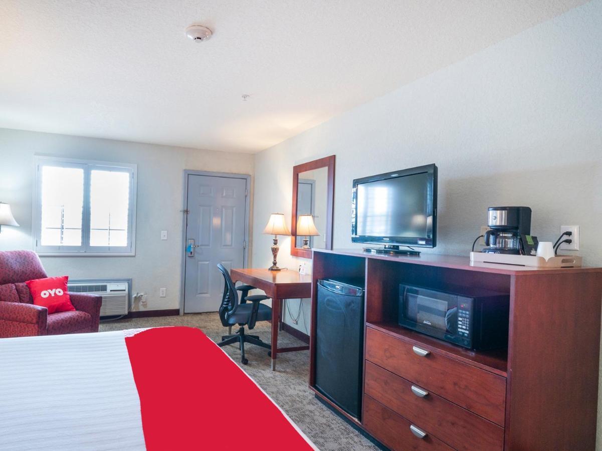 Oyo Hotel Pearsall I-35 West Exterior foto