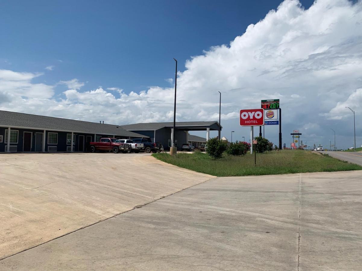 Oyo Hotel Pearsall I-35 West Exterior foto